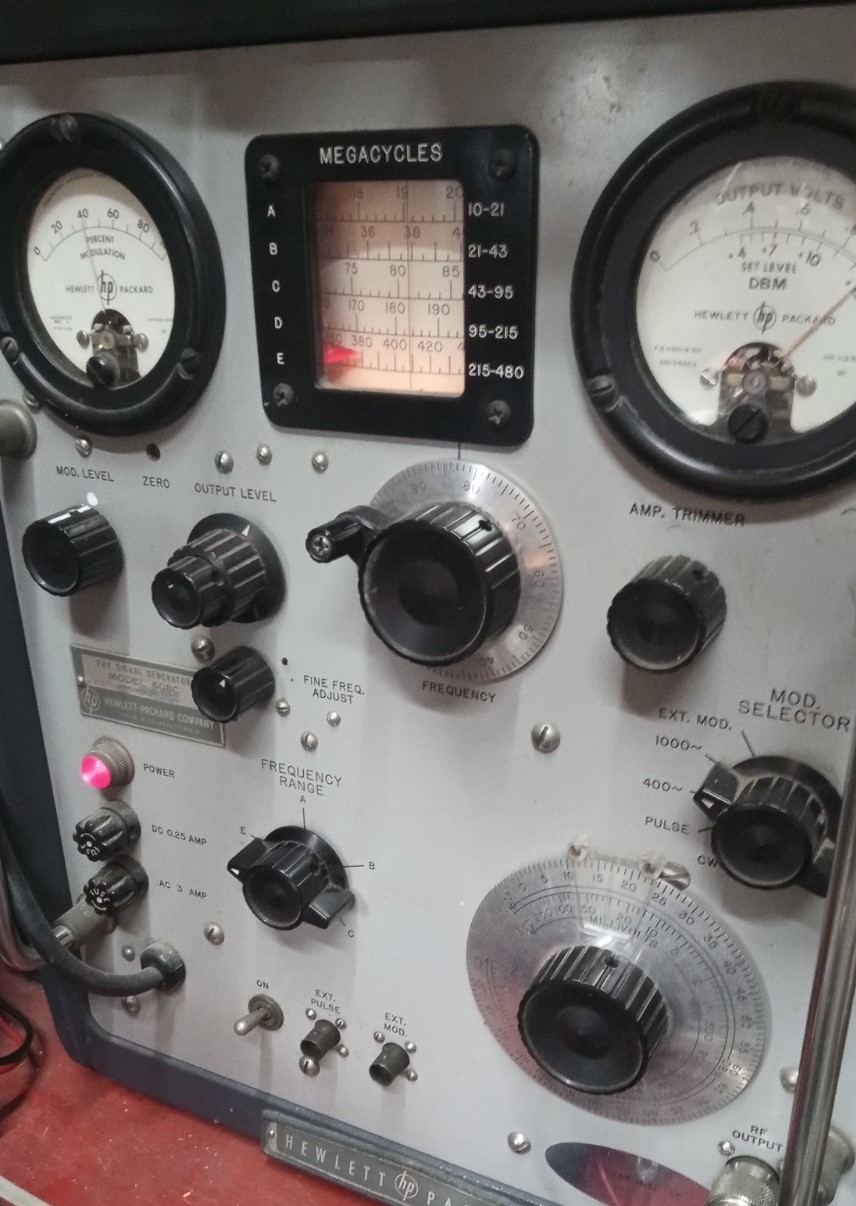 Generador de Señales HF, VHF y UHF.